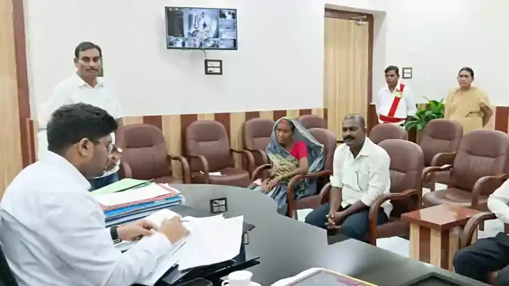 Bihar News : मुंगेर में हर्ष फायरिंग करना पड़ा महंगा, डीएम ने Bihar News : मुंगेर में हर्ष फायरिंग करना पड़ा महंगा, डीएम ने