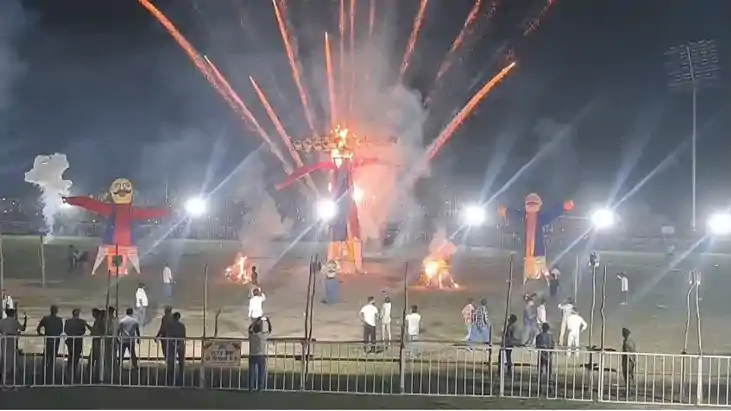 Bihar News : मुंगेर के पोलो मैदान में रावण वध कार्यक्रम का ह