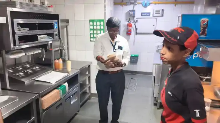 Bihar News : खाद्य संरक्षा विभाग की टीम ने KFC सहित कई प्रति