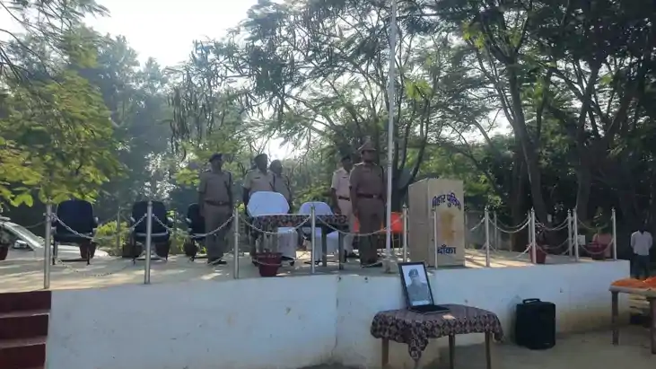 Bihar News: बांका में पुलिस संस्मरण दिवस पर शहीद जवानों को श