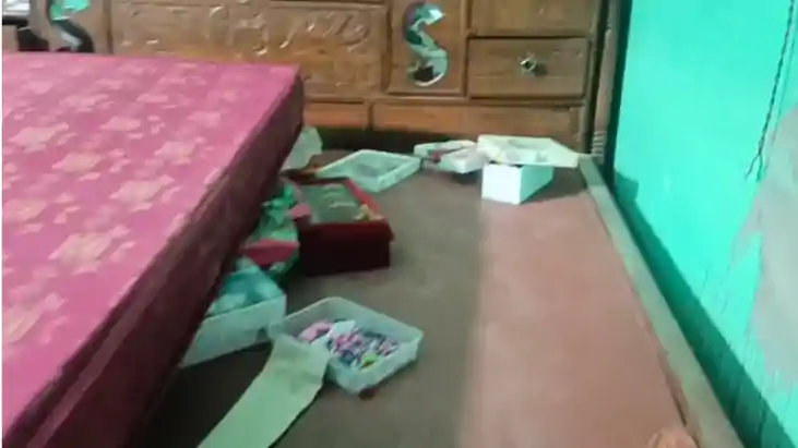 Bihar News : मुंगेर में चोरों ने सीआरपीएफ जवान के बंद घर को 