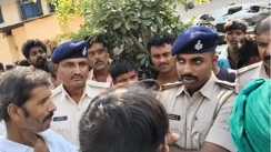 Bihar News : पटना में हत्या के बाद फूटा लोगों का गुस्सा, सड़क पर शव रखकर की आगजनी, जमकर काटा बवाल