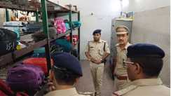 Bihar Police : त्यौहार और चुनाव को लेकर एक्शन मोड में रेल पुलिस, पटना जंक्शन पर चला सघन जांच अभियान, एसपी सहित कई अधिकारियों ने की चेकिंग 