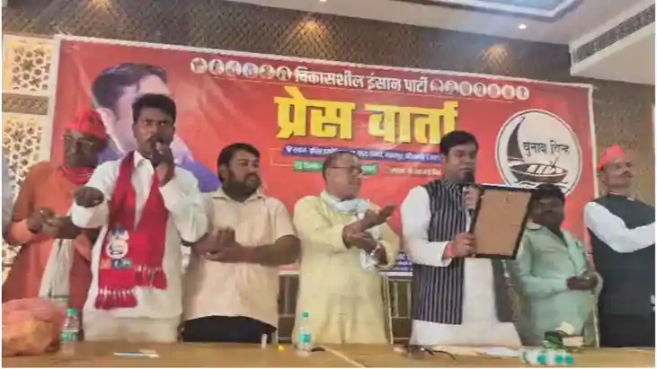 यूपी के कौशाम्बी में मुकेश सहनी का जोरदार स्वागत, गंगाजल हाथ