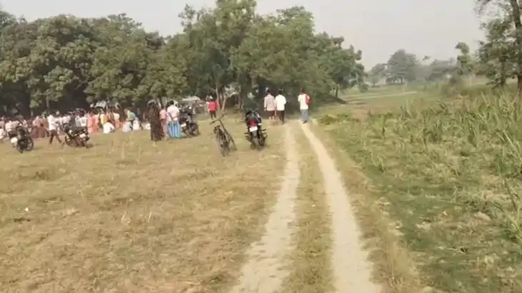 Bagaha Lovers Found Hanging Suspicious Death