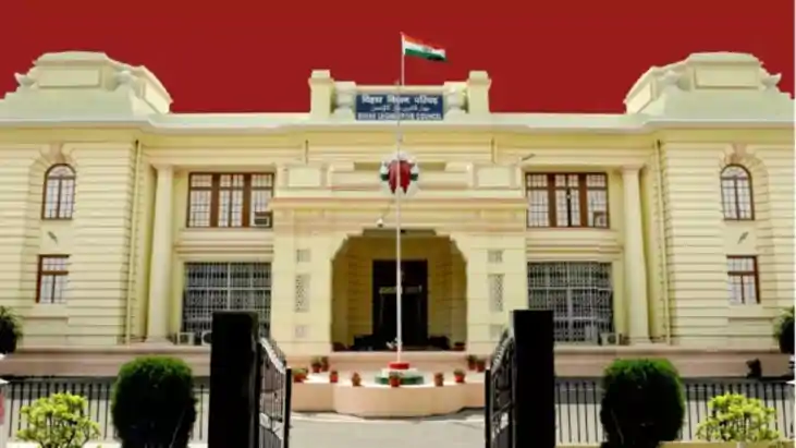 विश्वविद्यालय प्रशासन और शैक्षणिक गतिविधियों में जनप्रतिनिधि