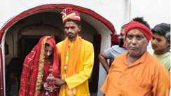 Bihar News : मोतिहारी में आधी रात को प्रेमिका से मिलने पहुँचा प्रेमी, ग्रामीणों ने पकड़ा और मंदिर में करा दी शादी