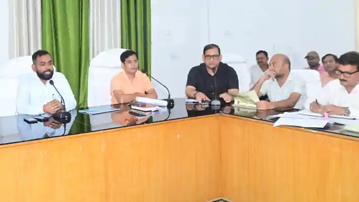 Bihar News : मोतिहारी डीएम का सख्त निर्देश, BEO रोजाना स्कूल