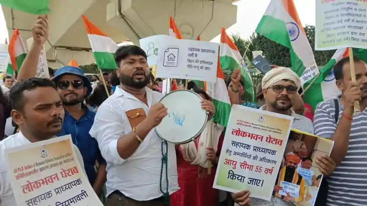 Researchers march to Lok Bhavan