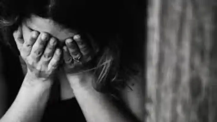 Bihar Crime : पांच रूपये का लालच देकर मनचले ने नाबालिग के सा