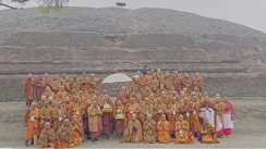 Bihar News: भगवान बुद्ध की अस्थि धातु संग नंदनगढ़ पहुंचीं 13 देशों की 100 बौद्ध भिक्षुणियां, विश्व शांति का दिया संदेश