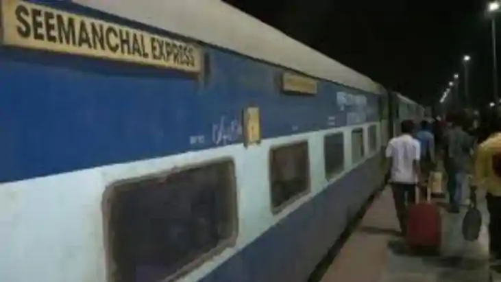 Ara Stone Pelting Firing on Seemanchal Express