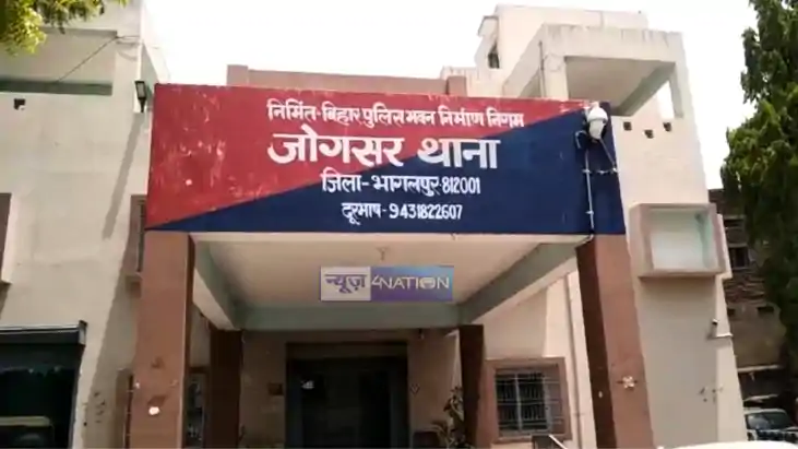 Bihar News : थाने में बार बार आवेदन बदलवाने पर भड़के मंदिर के
