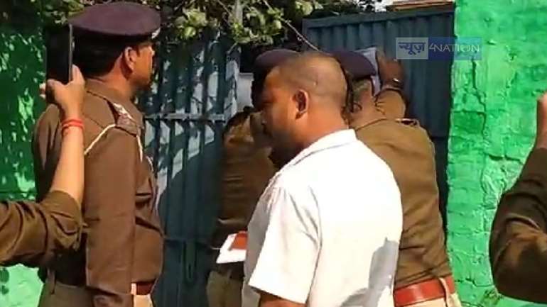 BIHAR CRIME - मोकामा गोलीकांड में पुलिस ने एक और आरोपी के घर चिपकाया इश्तेहार, जानें कौन है वो