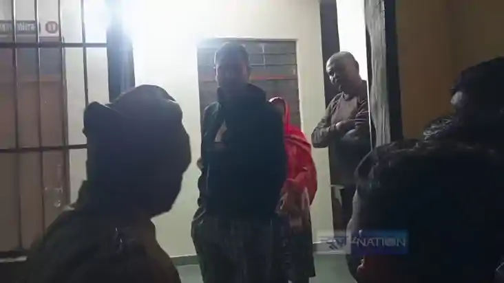 साहेब तीन दिन से गर्ल्स हॉस्टल में बिता रहे थे रात, छात्रों 