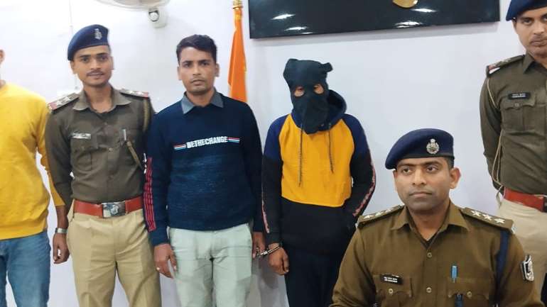 BIHAR CRIME - पुलिस की गिरफ्त में आया 25 हजार का इनामी बदमाश, लूट डकैती के मामले में पुलिस को थी तलाश