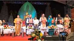 Bihar News : बोधगया में तीन दिवसीय 'बौद्ध महोत्सव 2026' की हुई शुरुआत, केंद्रीय मंत्री जीतन राम मांझी ने किया उद्घाटन, रूप कुमार राठौर सहित कई कलाकारों ने बिखेरा जलवा  