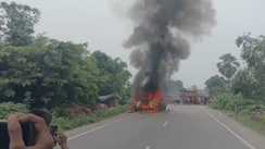 Bihar Road Accident : कटिहार में तेज रफ़्तार कार ने महिला को रौंदा, मौके पर हुई मौत, आक्रोशित लोगों ने कार में लगाई आग 