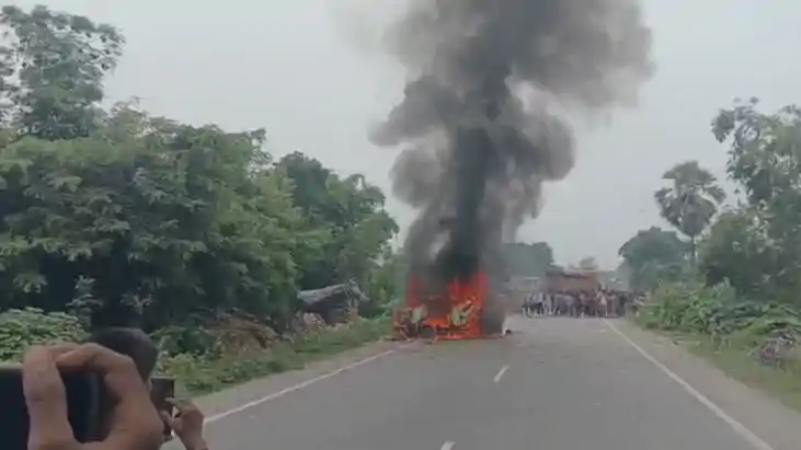 Bihar Road Accident : कटिहार में तेज रफ़्तार कार ने महिला को Bihar Road Accident : कटिहार में तेज रफ़्तार कार ने महिला को