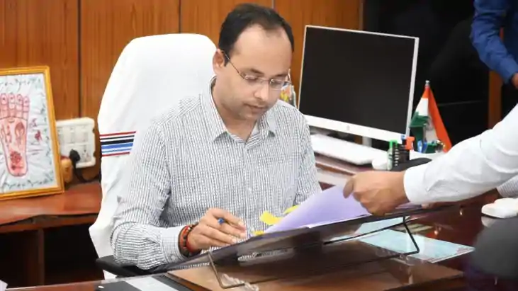 Bihar News : गया जिला प्रशासन ने लोगों को दी राहत, 9 जमीनों Bihar News : गया जिला प्रशासन ने लोगों को दी राहत, 9 जमीनों