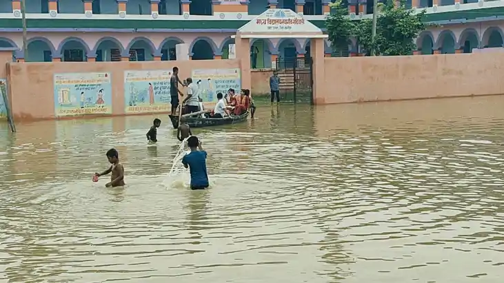Bihar Flood News : खगड़िया में गंगा का जलस्तर बढ़ने से कई स्कू Bihar Flood News : खगड़िया में गंगा का जलस्तर बढ़ने से कई स्कू