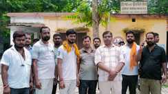 Bihar News : खगड़िया में सरकारी अस्पताल में डॉक्टर और नर्स नहीं होने पर भड़का ग्रामीणों का गुस्सा, गेट में की  तालाबंदी 