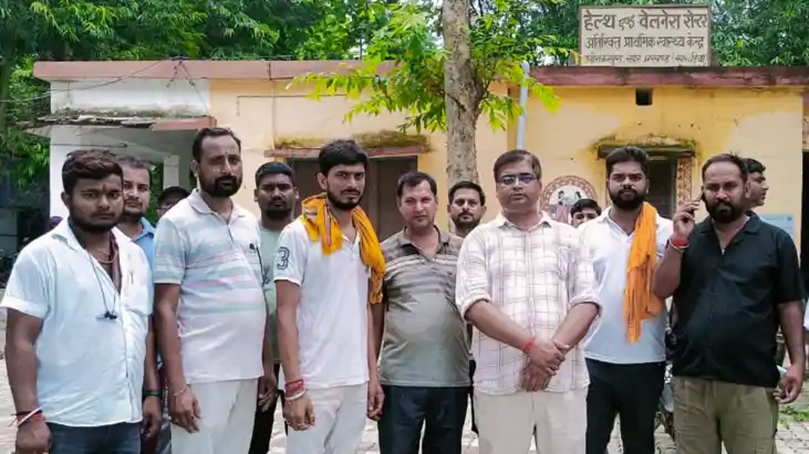 Bihar News : खगड़िया में सरकारी अस्पताल में डॉक्टर और नर्स नह Bihar News : खगड़िया में सरकारी अस्पताल में डॉक्टर और नर्स नह