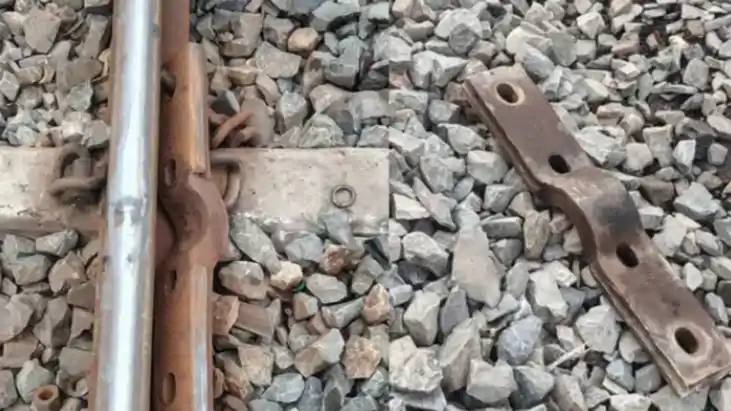 Major Train Mishap Averted in Bihar Jan Shatabdi Safe