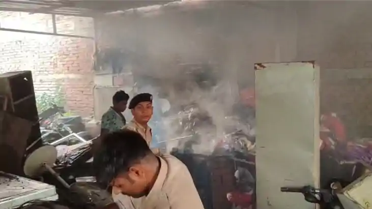 आरा के नवादा थाना माल गोदाम में भीषण आग :  लाखों की क्षति,  