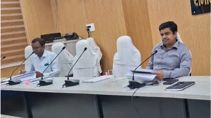 सुपौल में डीएम का कड़ा एक्शन: बाढ़ से पहले तटबंधों को मजबूत 