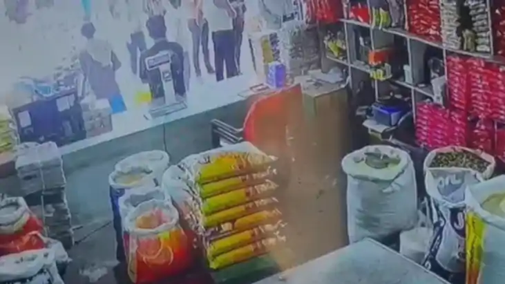 Hajipur Goons Beat Shopkeeper Over Free Cigarette 