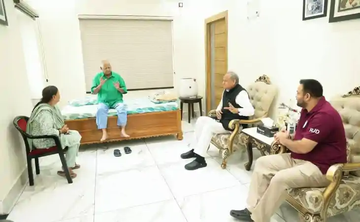 बिहार महागठबंधन का 'डैमेज कंट्रोल': बंद कमरे में कांग्रेस के बिहार महागठबंधन का 'डैमेज कंट्रोल': बंद कमरे में कांग्रेस के