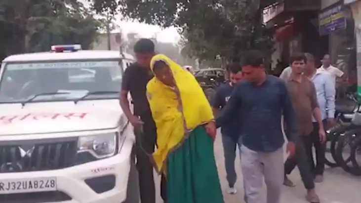 Crime news - लहंगा-लूगड़ी पहन पुलिस को चकमा देने की कोशिश कर Crime news - लहंगा-लूगड़ी पहन पुलिस को चकमा देने की कोशिश कर