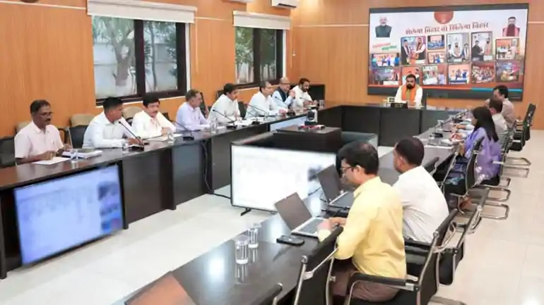 बिहार में शिक्षा के बुनियादी ढांचे होंगे मजबूत: सीएम सम्राट चौधरी ने की समीक्षा बैठक, 211 नए डिग्री कॉलेजों और 2,996 स्कूलों में बनेंगे भवन