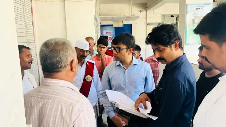 Bihar News : मुजफ्फरपुर में सीएचसी के निरीक्षण के दौरान गायब Bihar News : मुजफ्फरपुर में सीएचसी के निरीक्षण के दौरान गायब
