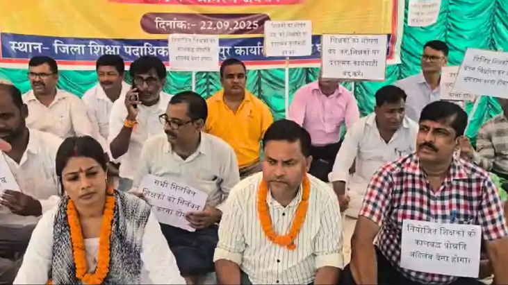 Bihar Teacher News : नवरात्र के पहले दिन बिहार में अनशन पर ब Bihar Teacher News : नवरात्र के पहले दिन बिहार में अनशन पर ब