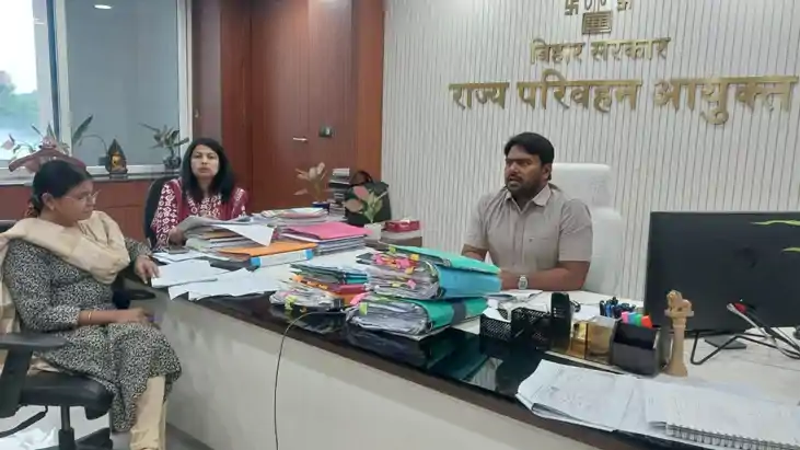 ड्राइविंग लाइसेंस और वाहन रजिस्ट्रेशन में न हो देरी, राज्य प