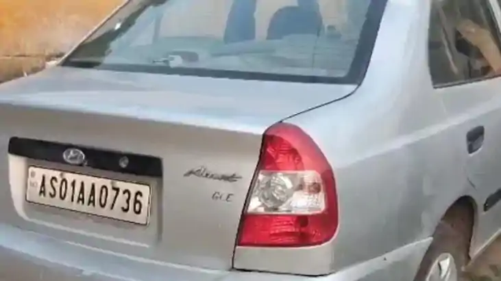 असम नंबर की कार से भारी मात्रा में बीयर बरामद, एक तस्कर गिरफ