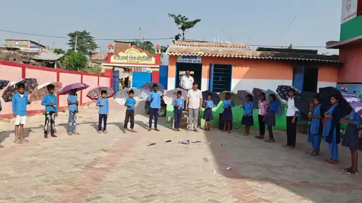 Khagaria Headmaster Distributes Umbrellas for Kids Amid Heat