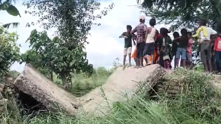 Bihar News : मुजफ्फरपुर में पुल ध्वस्त होने से कई गांवों के Bihar News : मुजफ्फरपुर में पुल ध्वस्त होने से कई गांवों के