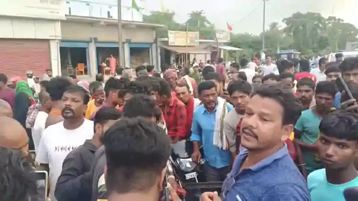 Bihar News : फाइनेंस कंपनी के गुंडों ने बाइक सवार युवक को बन Bihar News : फाइनेंस कंपनी के गुंडों ने बाइक सवार युवक को बन