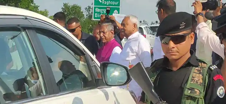 सीएम नीतीश कुमार ने दिया तेजस्वी यादव को बड़ा तोहफा, कच्ची द सीएम नीतीश कुमार ने दिया तेजस्वी यादव को बड़ा तोहफा, कच्ची द