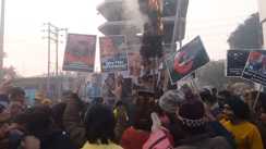 Bihar News : बांग्लादेश में हिंदू समुदाय पर हो रहे कथित हमलों के खिलाफ हिन्दू संगठनों ने किया प्रदर्शन, मोहम्मद यूनुस का किया पुतला दहन