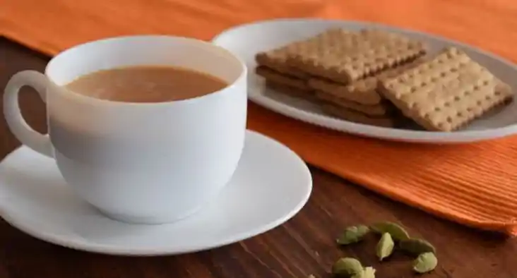 चाय और बिस्किट