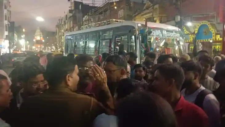 बेलगाम अपराधी: पटना के नाला रोड पर दिन-दहाड़े महिला से सोने 