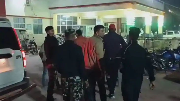 Gaya Midnight Mob Attacks Bihar Police Weapons Snatched