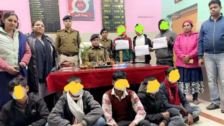 रेलवे स्टेशन से तीन मानव तस्करों को किया गिरफ्तार, बचपन बचाओ रेलवे स्टेशन से तीन मानव तस्करों को किया गिरफ्तार, बचपन बचाओ