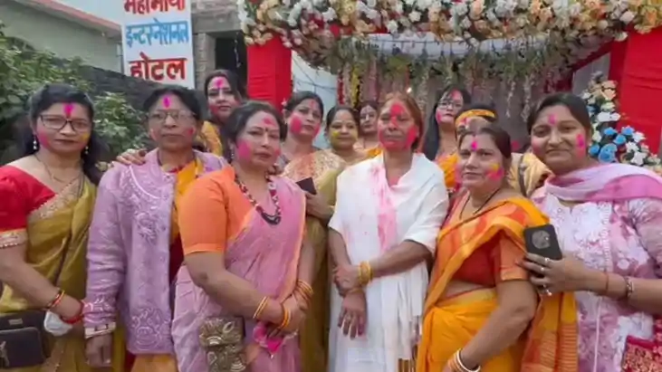 बसंत पंचमी पर दिखा नारी शक्ति का जोश, विधायक विभा देवी ने मह