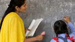 Bihar Teacher News: बिहार के सरकारी शिक्षक अब इनसे नहीं करा पाएंगे ये काम, शिक्षा विभाग का सख्त आदेश, जान लें नया नियम 