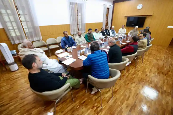 दिल्ली में बिहार कांग्रेस की 'इमरजेंसी' मीटिंग: राहुल-खड़गे 